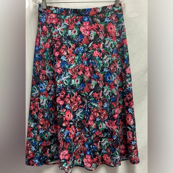 Tahari midi floral skirt. Size XS. New without Tag - Picture 4 of 5